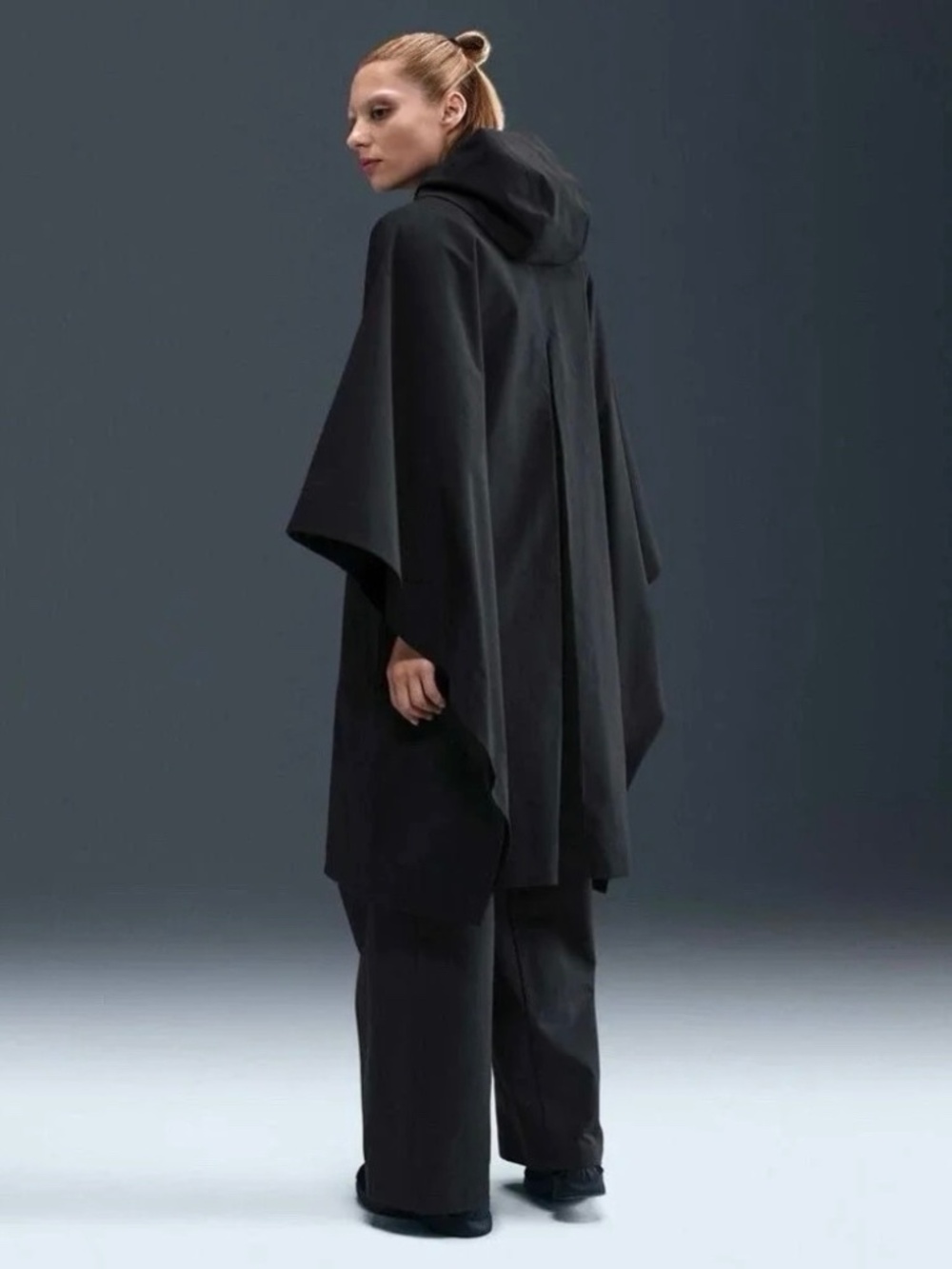 NWT NIKE TAILORED RAIN PONCHO, BLACK, OS
